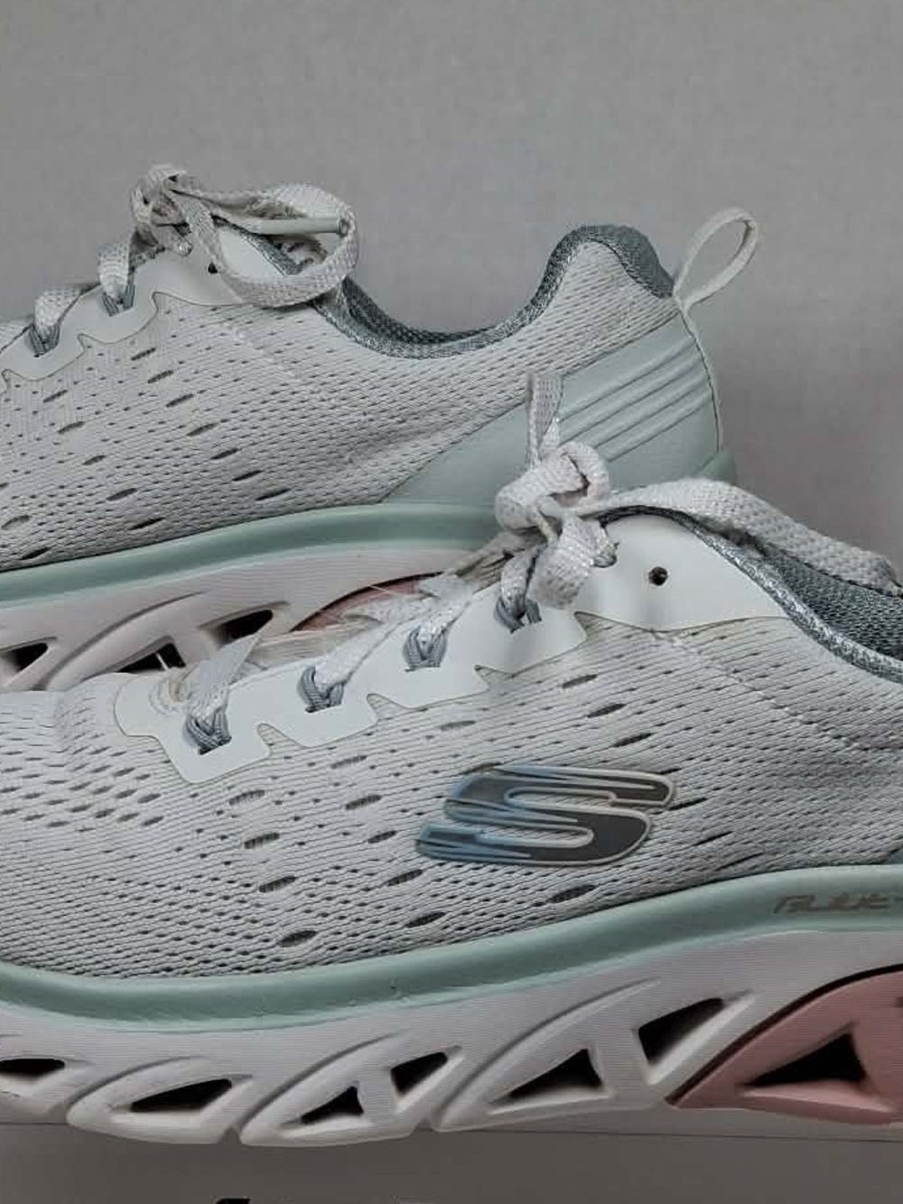 SKECHERS White/Mint Green/Pink Lace-Up Low Top Athletic Sneakers 149551X Sz 8.5